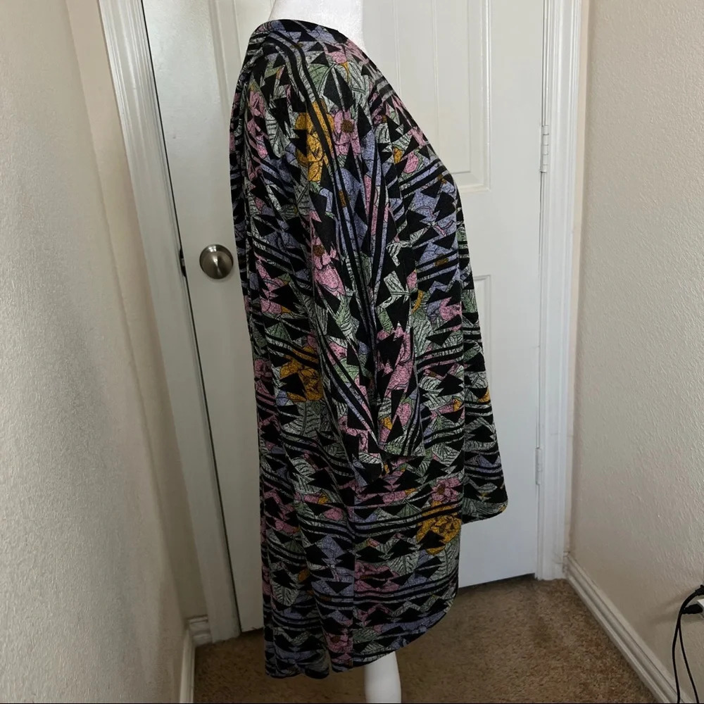 Lularoe Lindsay Small Knit, Black Broken Floral Pattern - Picture 4 of 9